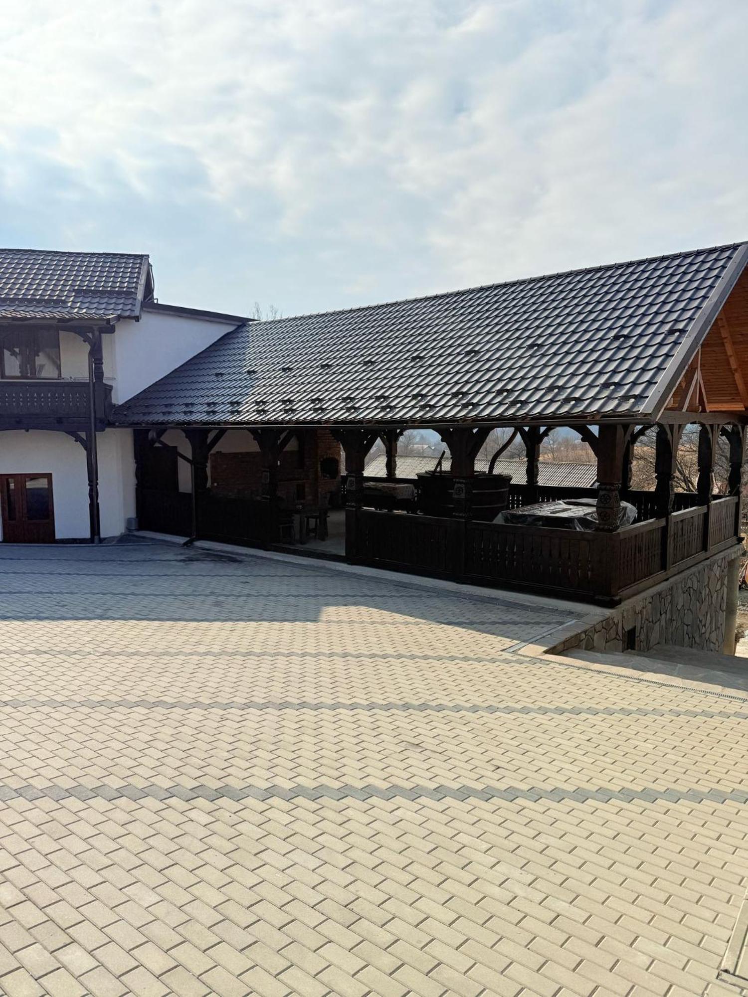 Gospodaria Klaus Rozavlea Exterior foto